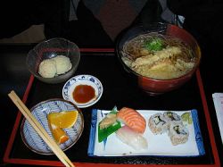 久々の日本食　てんぷら蕎麦と御寿司