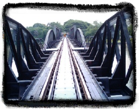 クワイ川鉄橋を歩いて渡ろう！