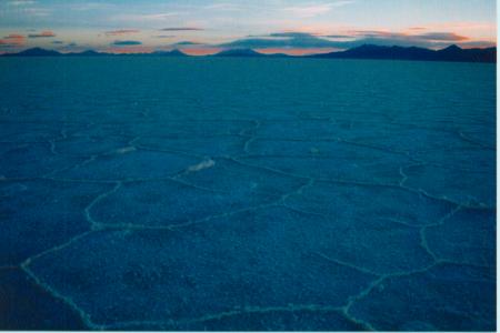 夜明け前のウユニ塩湖